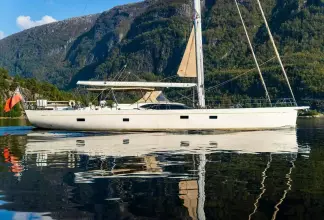Oyster 825 CHAMPAGNE HIPPY