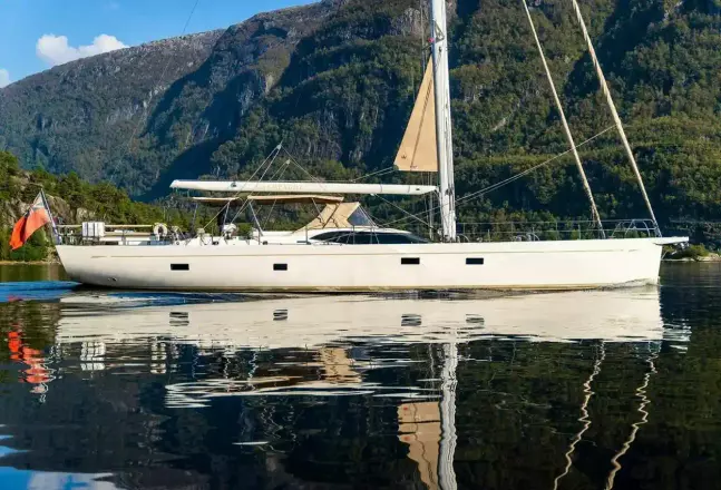 Oyster 825 CHAMPAGNE HIPPY