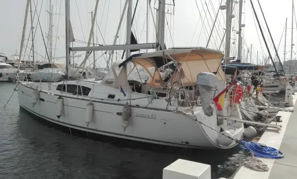 Beneteau Oceanis 43