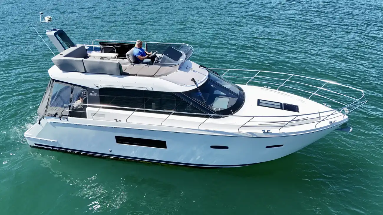 Sealine F380 CHILLAXIN