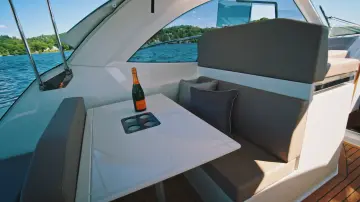 Thumbnail von Galeon 335 HTS