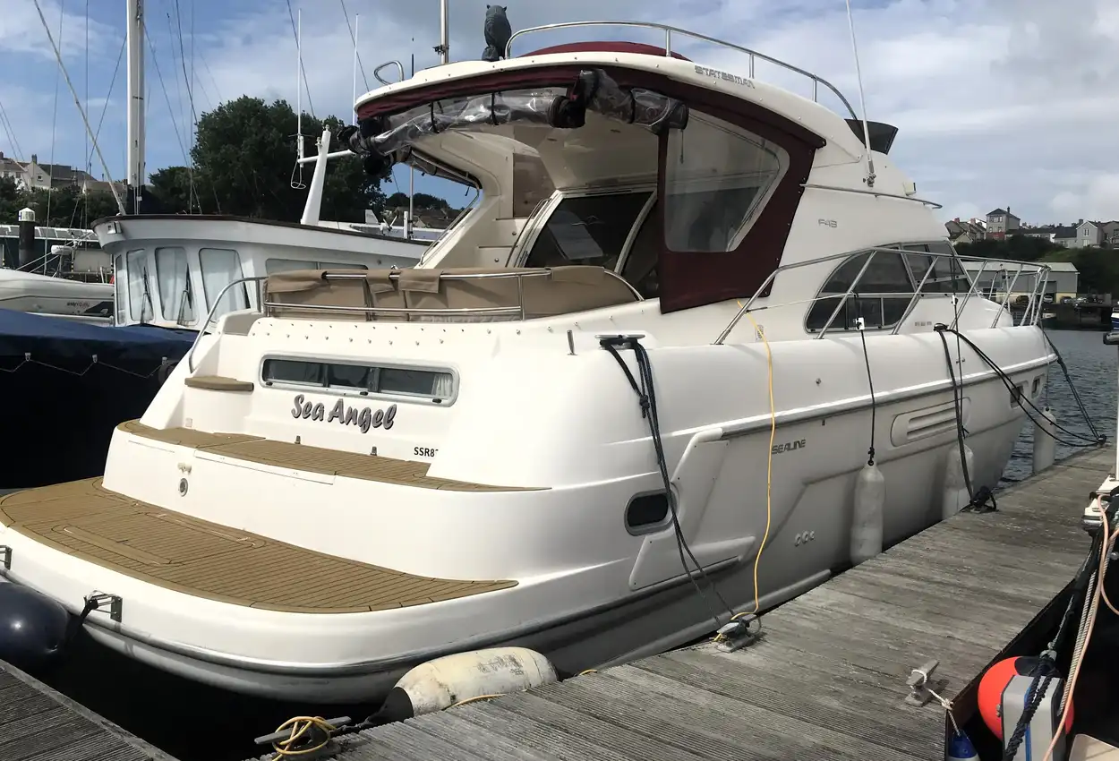 Sealine F43 Sea Angel