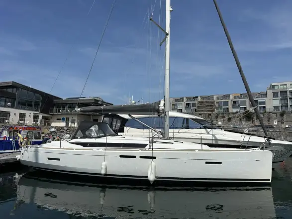 Jeanneau Sun Odyssey 409 Bewitched