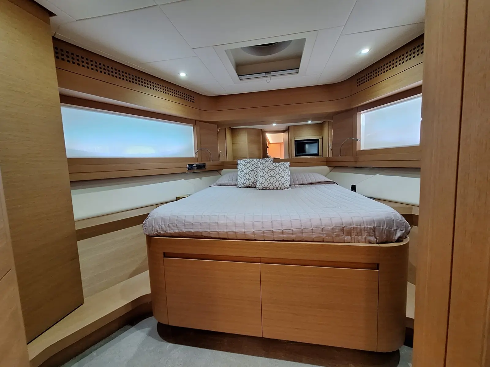 Thumbnail von Pershing 80 SUR