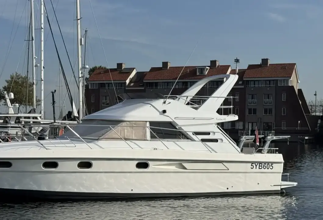 Fairline 43