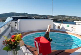 Thumbnail von Falcon 100