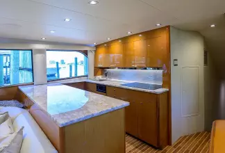 Thumbnail von Viking 65 Enclosed Enclosed Bridge w/Tower