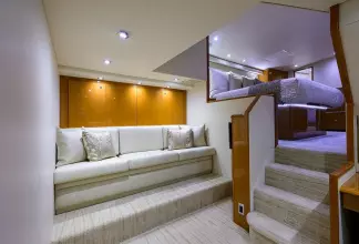 Thumbnail von Viking 65 Enclosed Enclosed Bridge w/Tower