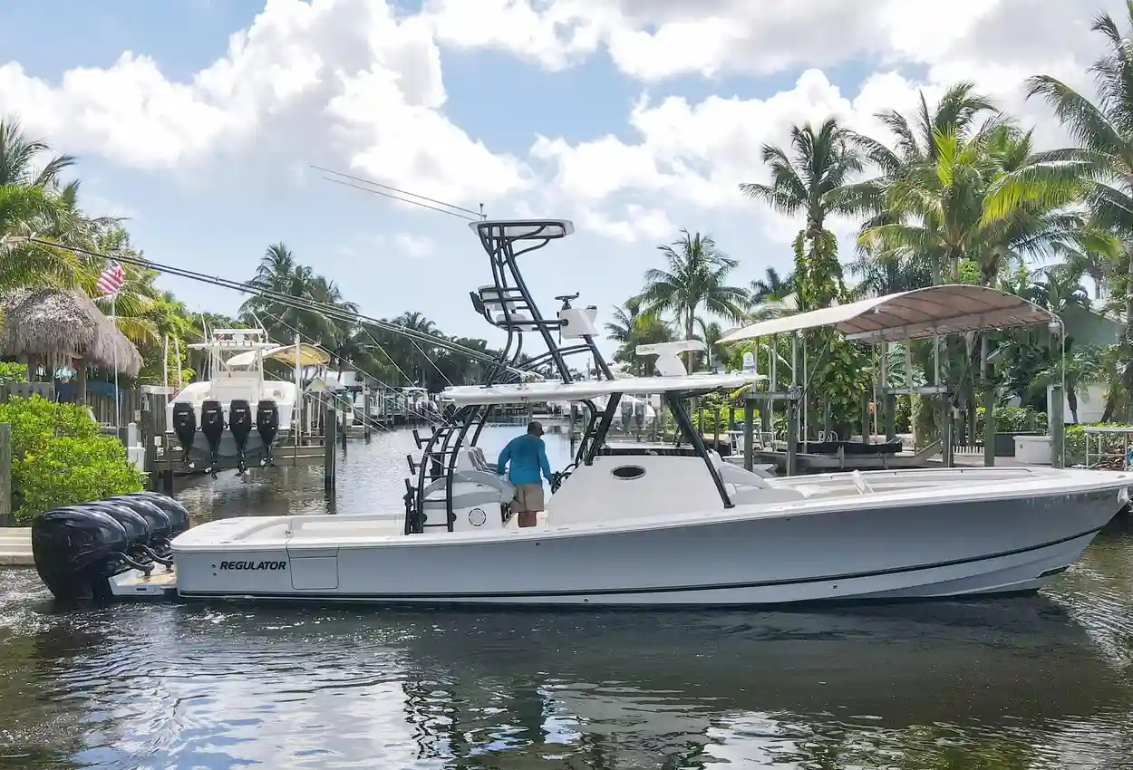 Regulator 41 Grey Hull