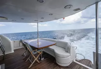 Thumbnail von Lazzara Yachts 80 Skylounge M.Y.