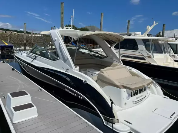 Formula 370 Sun Sport