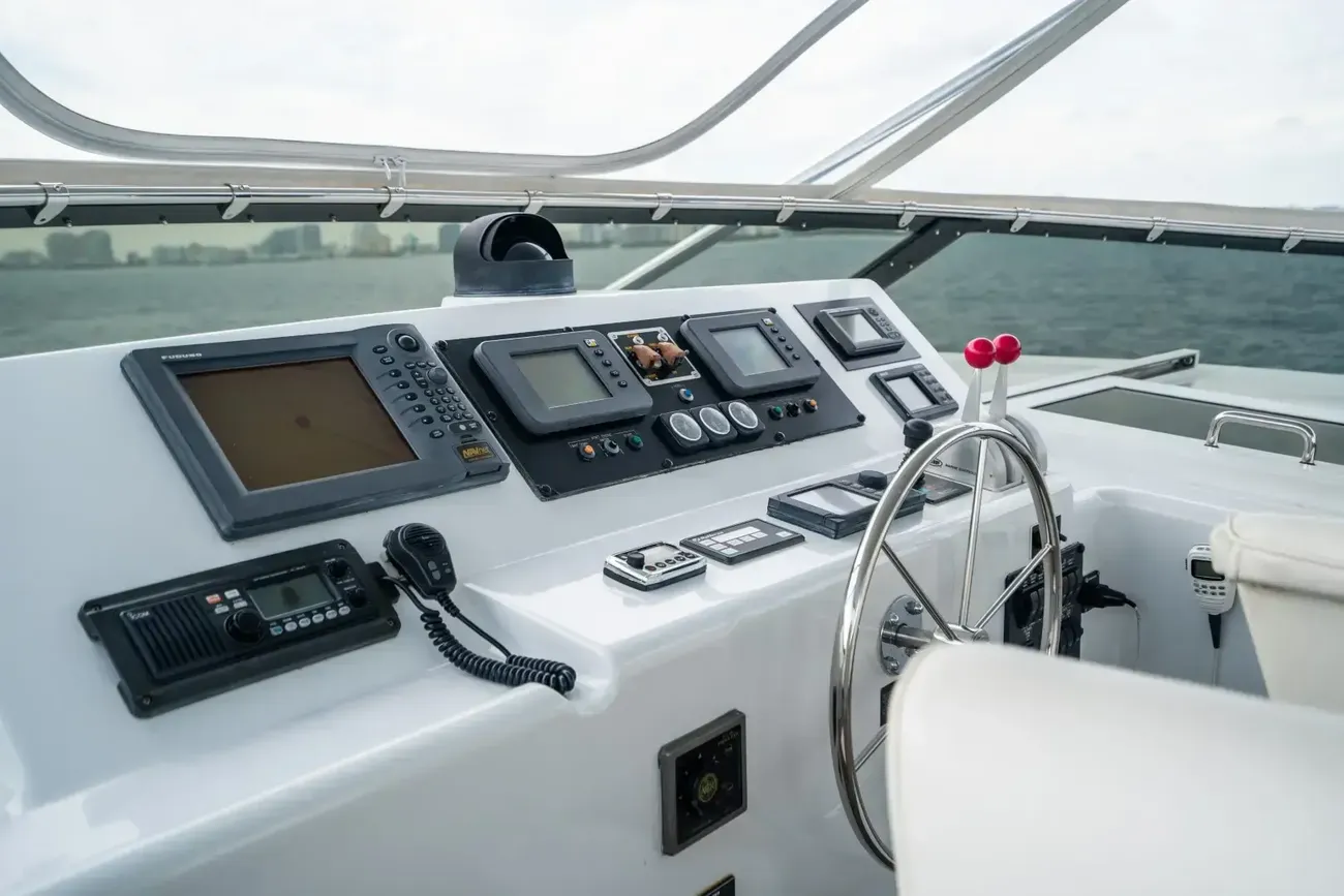 Thumbnail von Hatteras 75 Motor Yacht