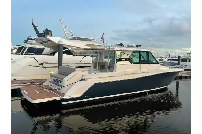 Tiara Yachts Q 44