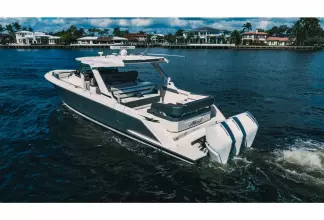 Thumbnail von Tiara Yachts 43LS