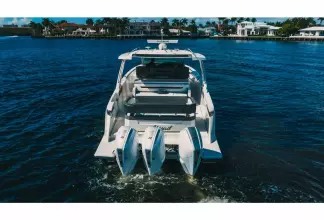 Thumbnail von Tiara Yachts 43LS