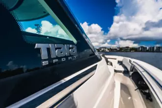 Thumbnail von Tiara Yachts 43LS