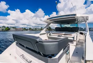 Thumbnail von Tiara Yachts 43LS