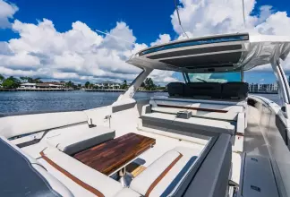 Thumbnail von Tiara Yachts 43LS