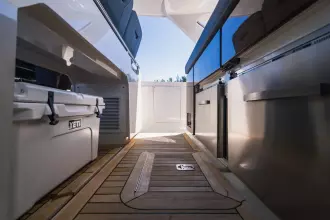 Thumbnail von Tiara Yachts 43LS