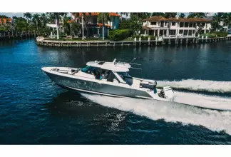 Thumbnail von Tiara Yachts 43LS