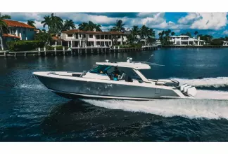 Thumbnail von Tiara Yachts 43LS