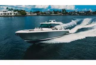 Thumbnail von Tiara Yachts 43LS