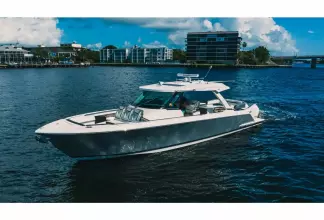 Thumbnail von Tiara Yachts 43LS