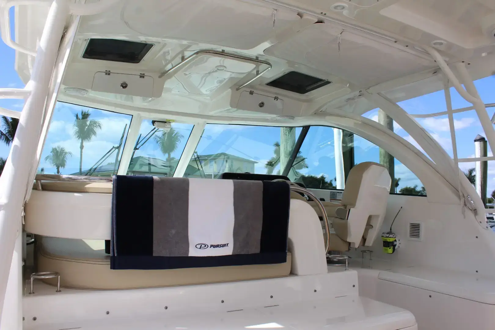 Thumbnail von Pursuit OS 385