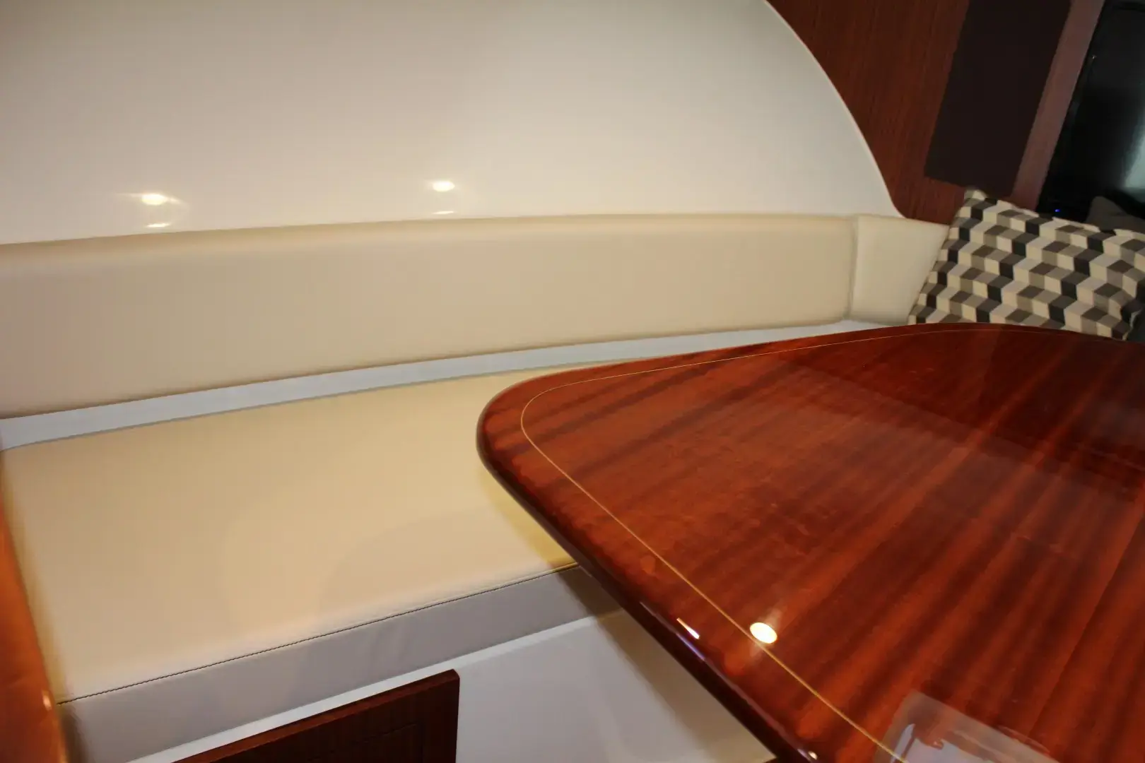 Thumbnail von Pursuit OS 385