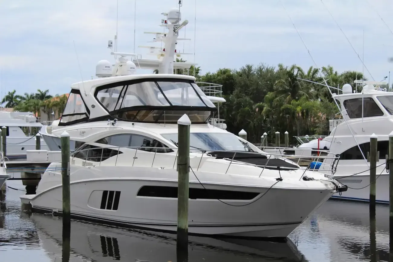 Sea Ray 590 Fly Bridge
