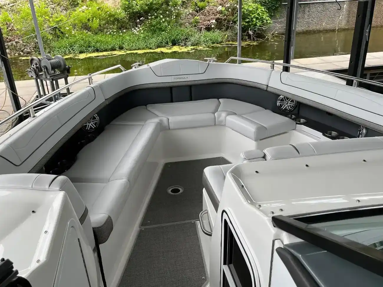 Thumbnail von Formula 350 Crossover Bowrider