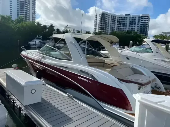 Formula 350 Crossover Bowrider