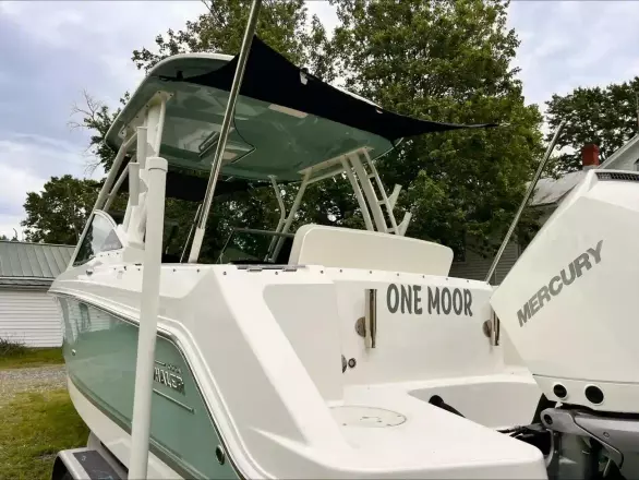 Boston Whaler 240 Vantage One Moor