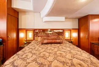 Thumbnail von Ovation 52 Ours Is Prettier