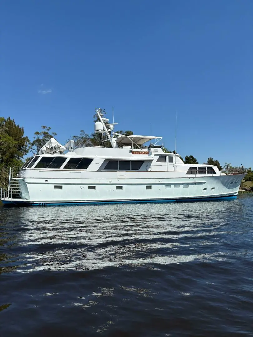 Burger 106 Raised Pilothouse Miss Wendy