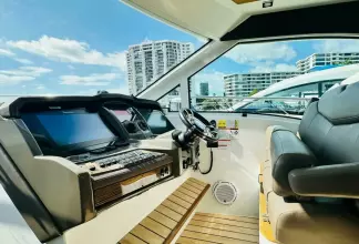 Thumbnail von Cruisers Yachts 45 Cantius To The Moon And Back