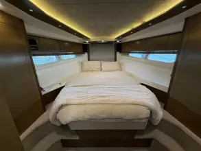 Thumbnail von Cruisers Yachts 45 Cantius To The Moon And Back