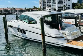 Thumbnail von Cruisers Yachts 45 Cantius To The Moon And Back