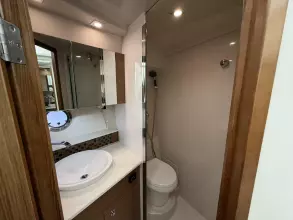 Thumbnail von Cruisers Yachts 45 Cantius To The Moon And Back