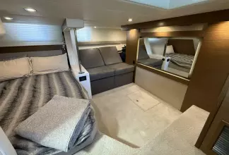 Thumbnail von Cruisers Yachts 45 Cantius To The Moon And Back