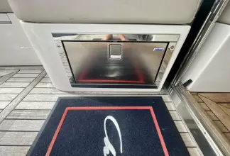 Thumbnail von Chris Craft Commander 42 Red Boat