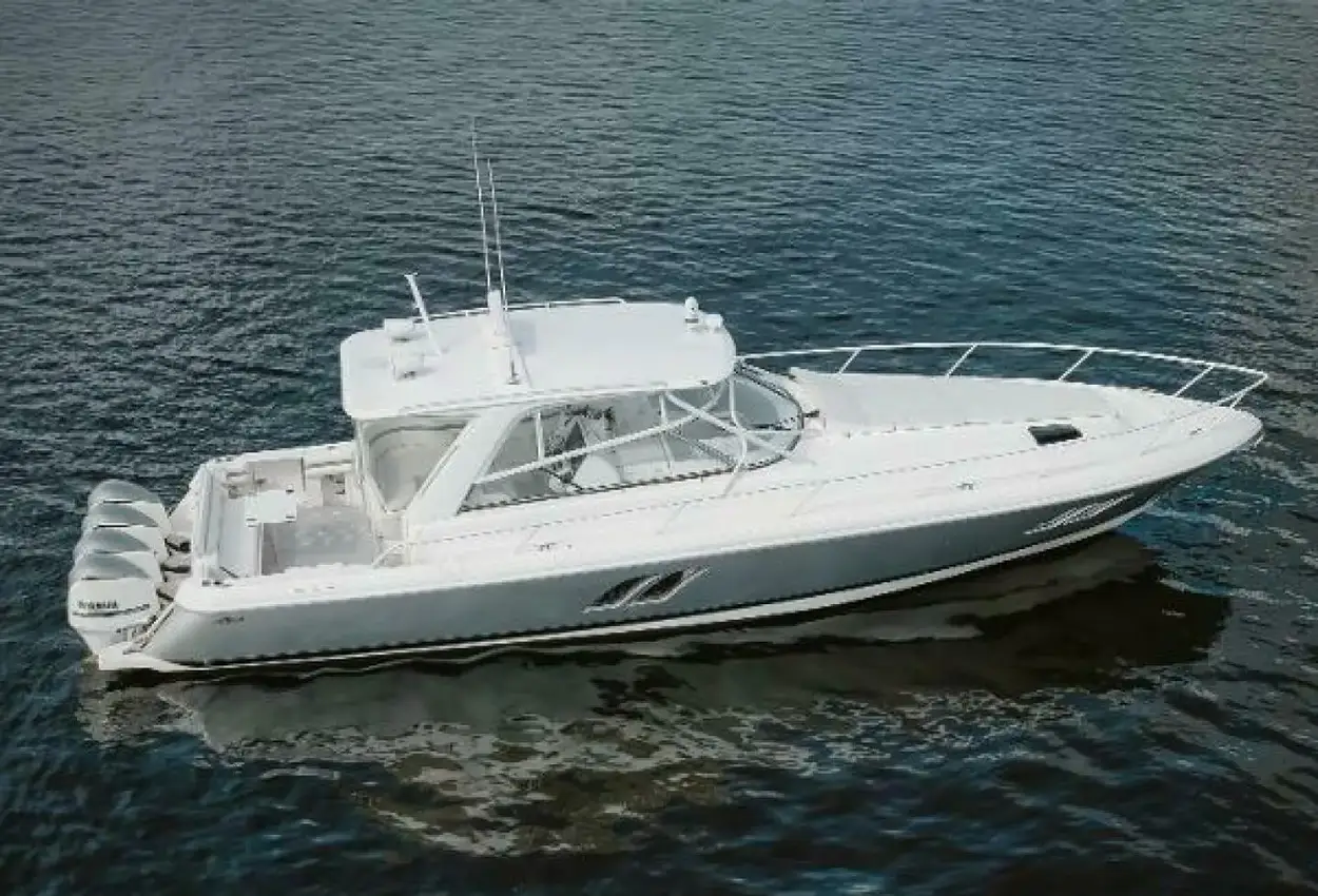 Intrepid 475 Sport Yacht