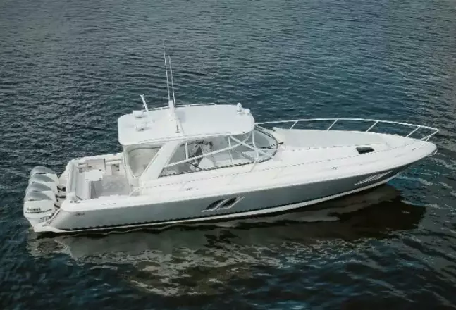 Intrepid 475 Sport Yacht