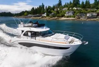 Beneteau Antares 12 .