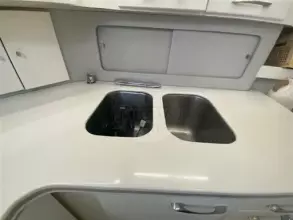 Thumbnail von Luhrs 380