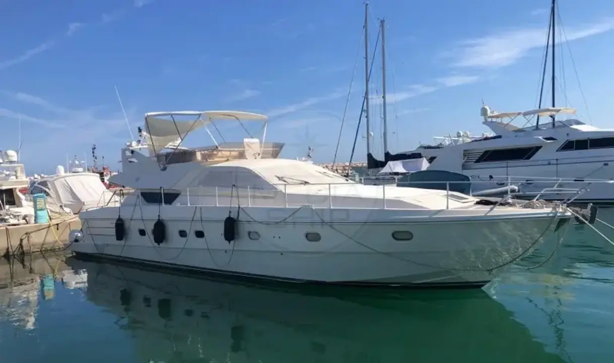 Ferretti Yachts 54