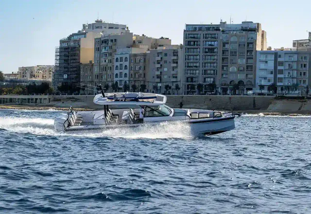 Axopar 37 Sun Top MISS DC