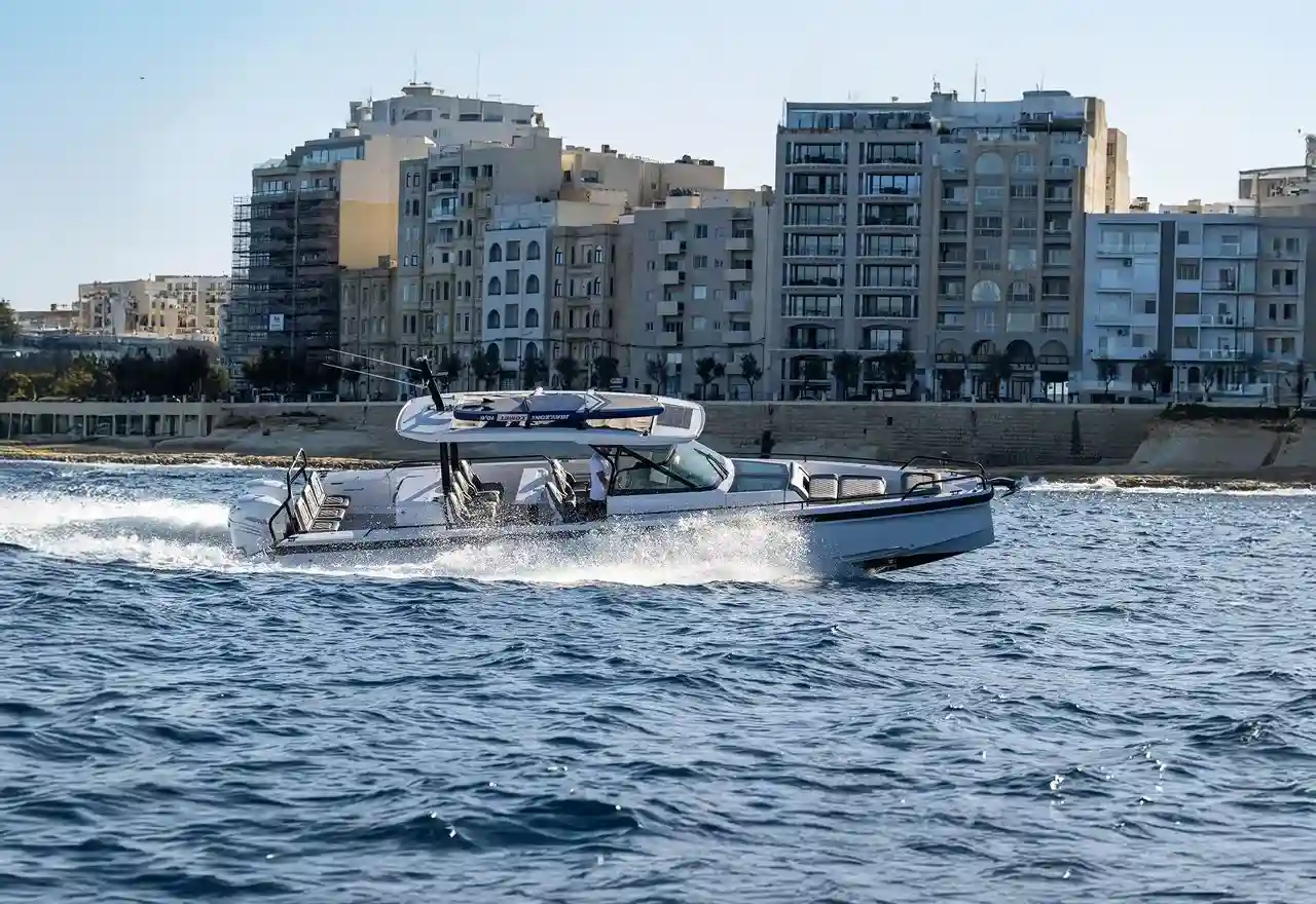 Axopar 37 Sun Top MISS DC