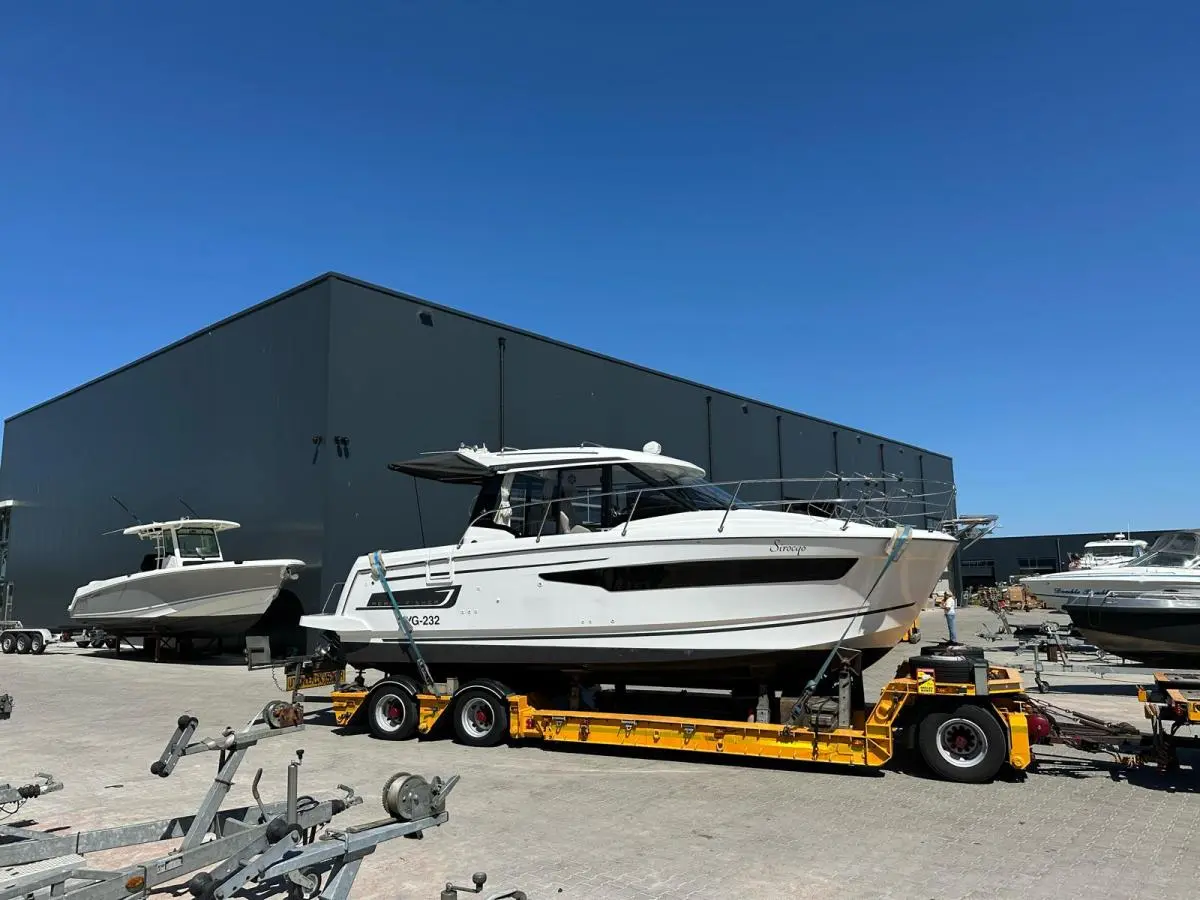 Thumbnail von Jeanneau Merry Fisher 895 Offshore Jeanneau Merry Fisher 895 offshore met Joystick Suzuki Electric steer by wire Stuursysteem