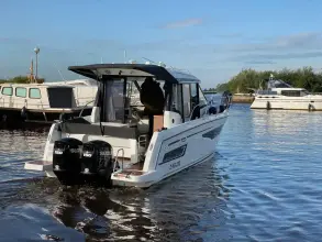Thumbnail von Jeanneau Merry Fisher 895 Offshore Jeanneau Merry Fisher 895 offshore met Joystick Suzuki Electric steer by wire Stuursysteem